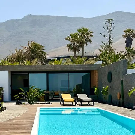 Canaryislandshost I Oliva Villa