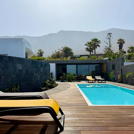 Canaryislandshost I Oliva Villa *