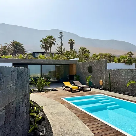 Canaryislandshost I Oliva Villa Famara