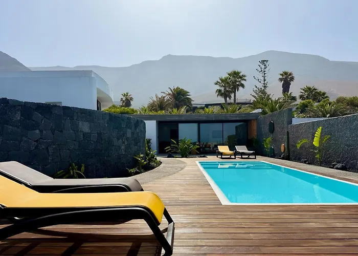 Canaryislandshost I Oliva Villa *