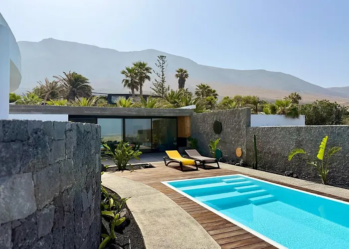 Canaryislandshost I Oliva Villa Famara